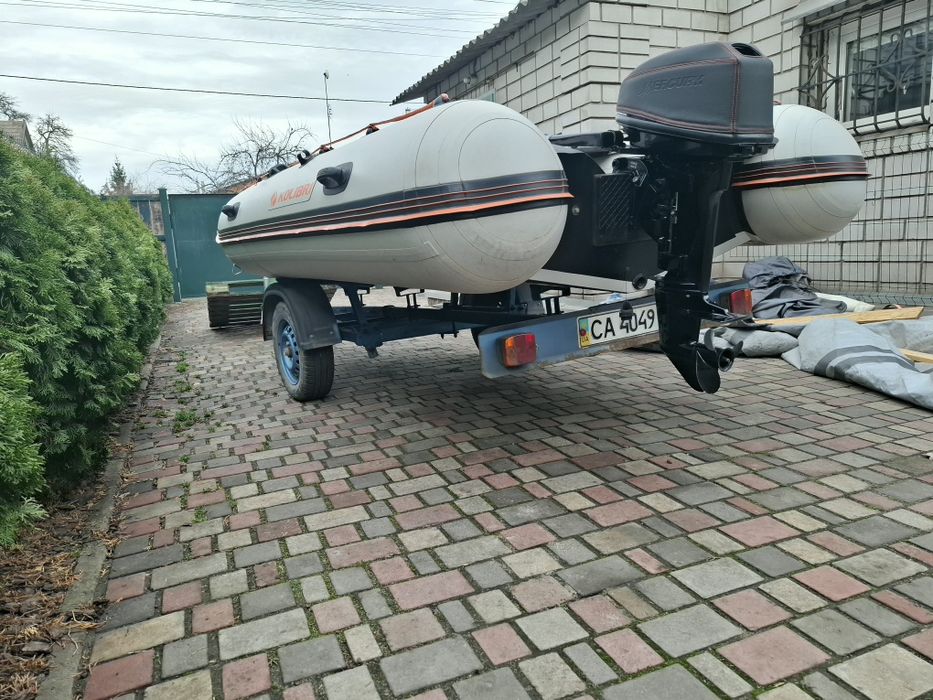 Лодка  колібрі км 400 д  как новая  с мотором меркурій 15  м