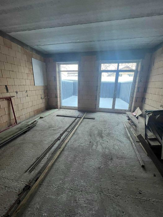 Ідеальна альтернатива квартирі:таунхаус з двором та мансардою в Ірпені