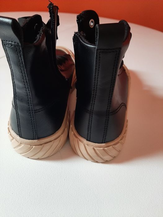 Obuwie sportowe młodzieżowe nowe