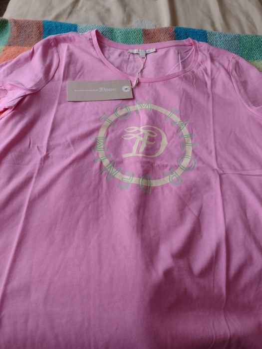 T-shirt com estampado.