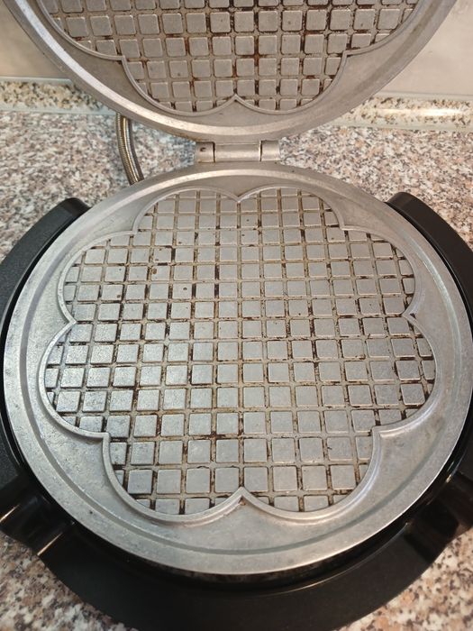 Електровафельниця Сластена