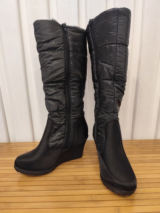 Чоботі дутіки на танкетці