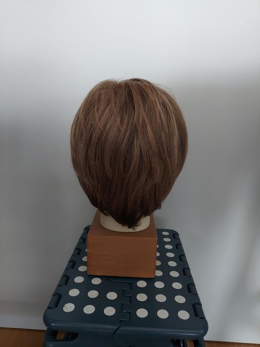 Peruka długi bob ciemny blond plus stojak