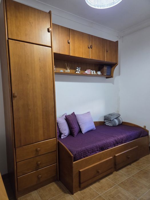 Móvel de quarto com cama imbutida