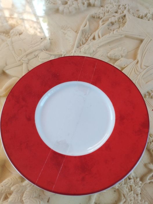 4 Small Red Plates. Arc.441728695283240964