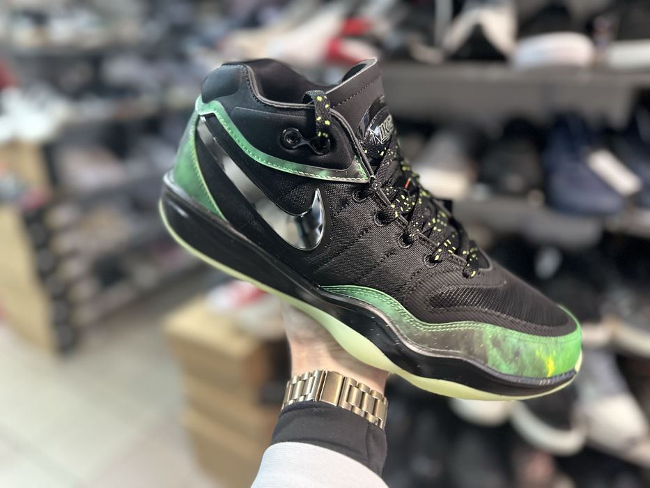 Ексклюзивні кросівки Nike Air Zoom G.T. Hustle 2 x Victor Wembanyama