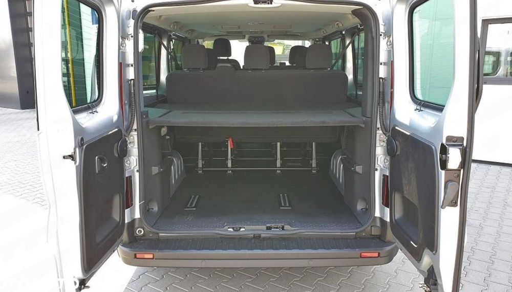 NOWY Renault Trafic 9-osobowy - wynajem bus, wypożyczalnia