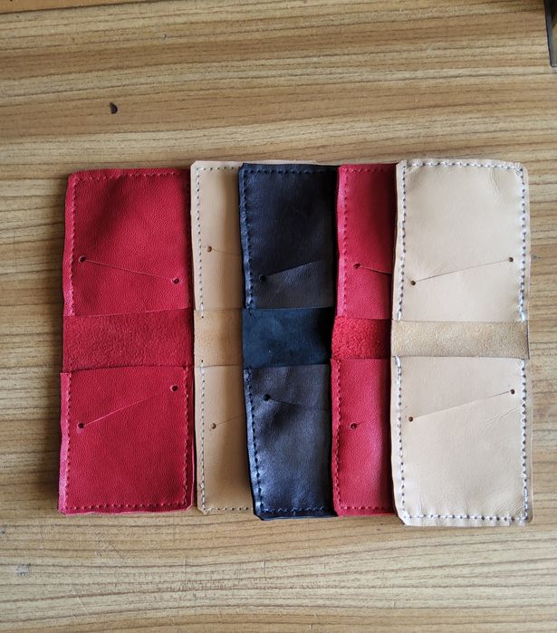 Etui na karty z ozdobnym stemplem