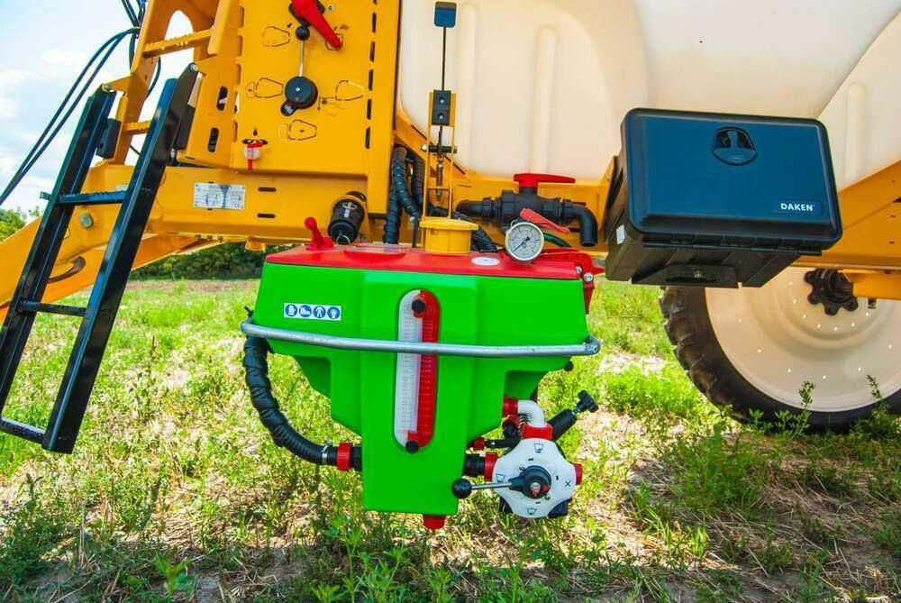 Опрыскиватель прицепной Богуслав ОПК 3200 24 Титан New ARAG Bravo 400