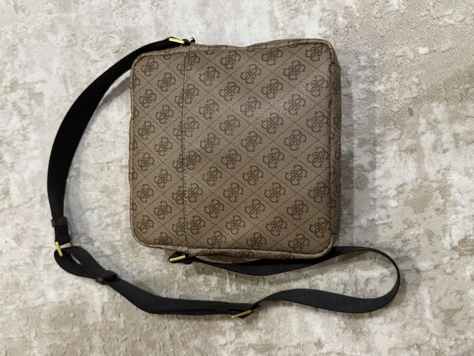 Сумка Guess коричнева