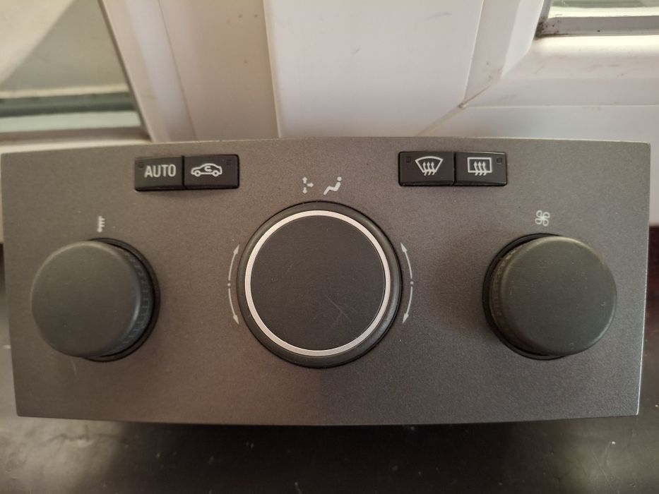 Магнітола Oпель Зафіра В.