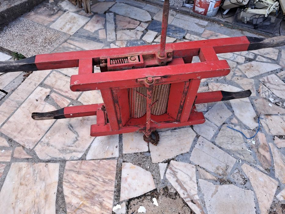 Máquina para esmagar uvas