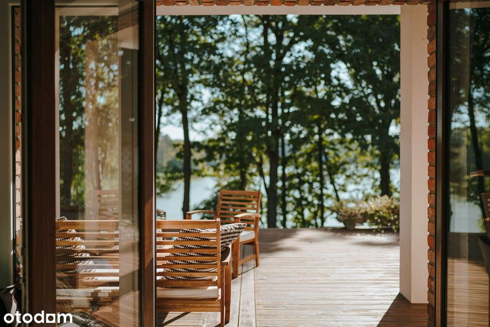 Dwa domy nad jeziorem Nidzkim na Mazurach