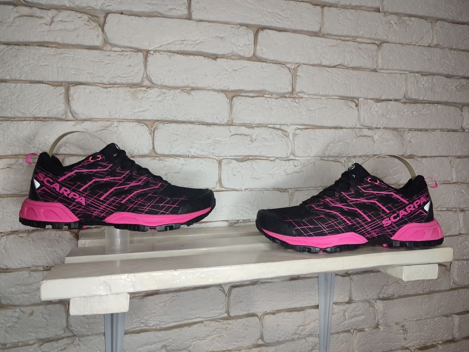 Scarpa Neutron 2 WMN Італія бігові трейлові кросівки 24см