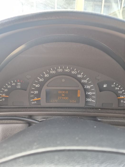 Mercedes benz C220 carrinha 2002 Excelente Estado

Mercedes-Benz C22