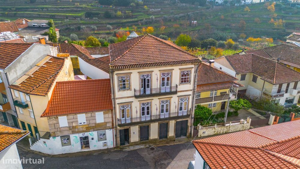 Encante-se com este Palacete Único no Coração do Douro – Um Refúgio de