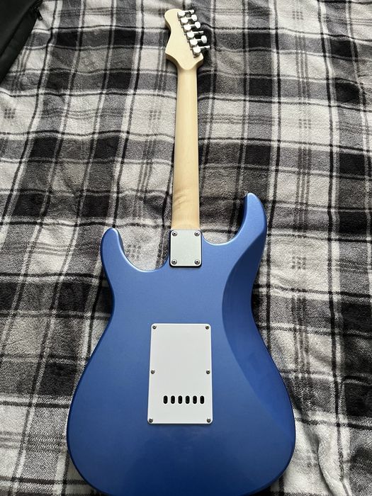 Електрогітара+комбо підсилювач+чохол