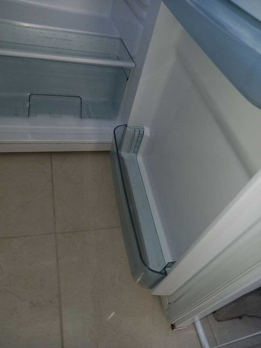 Маленький холодильник б/у