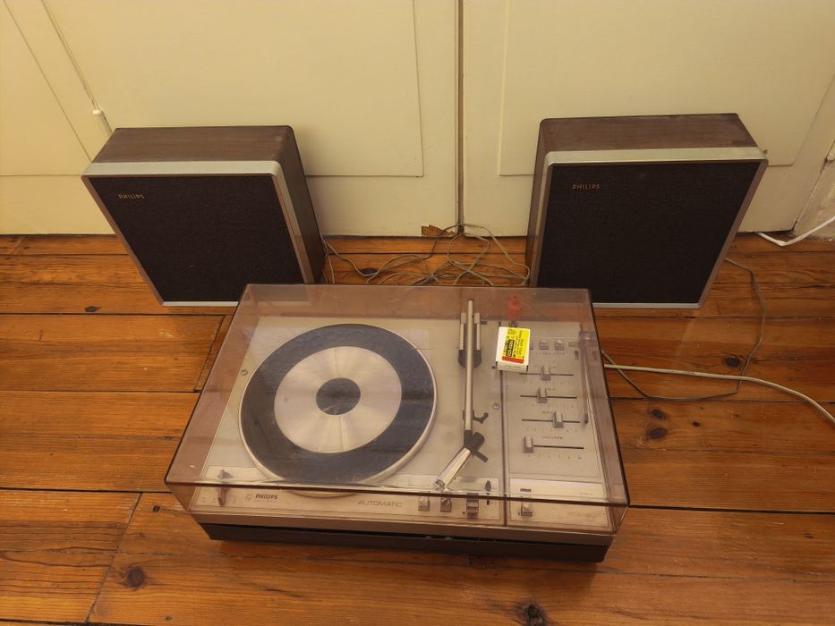 Gira-discos com Colunas Philips 660 Automático (anos 70)