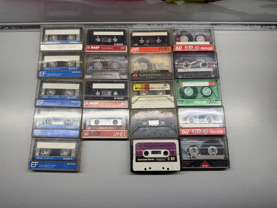 Zestaw 19 kaset magnetofonowych do nagrywania