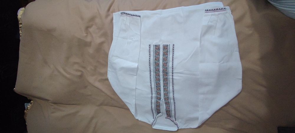 Вишиванка лляна білого кольору