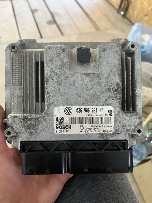 Блок керування двигуном 03G906021KF