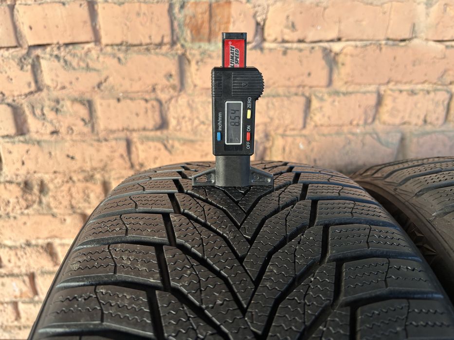 Комплект зимових шин 235/45R17 Nexen