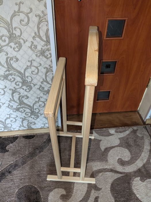 Вішалка-стійка для одягу