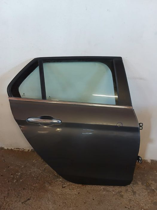 Porta traseira direita fiat tipo carrinha 2019