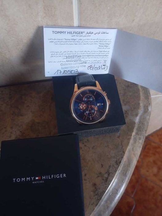 à venda:
relógio muito elegante da marca TOMMY HILFIGER.