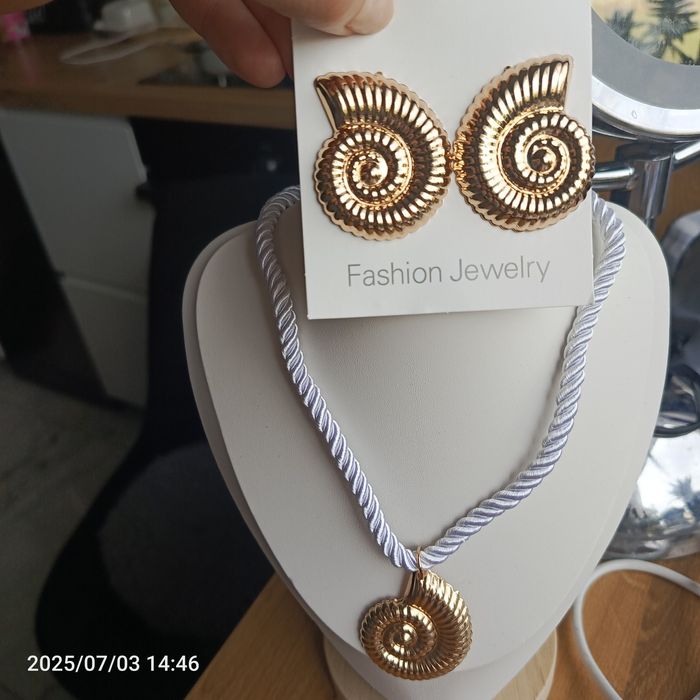 Nowy przepiękny komplet zestaw naszyjniki kolczyki muszle biało-złote