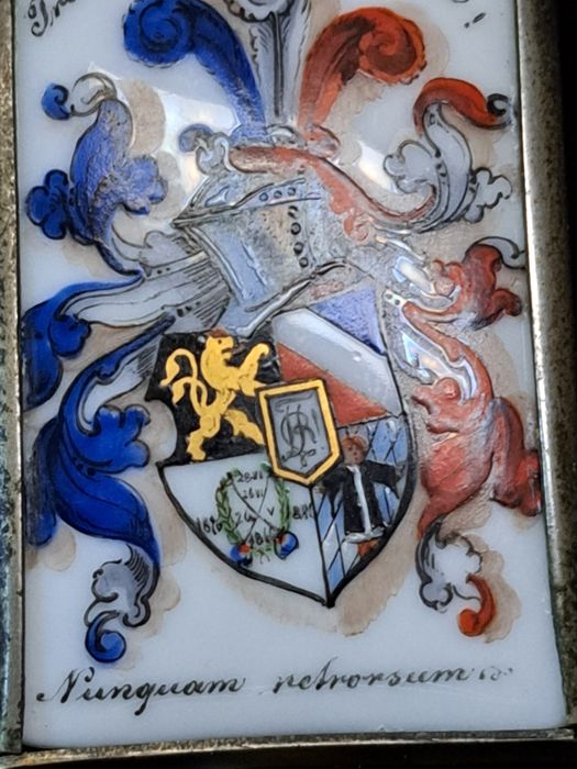 Bardzo ładny stojak na zapałki.