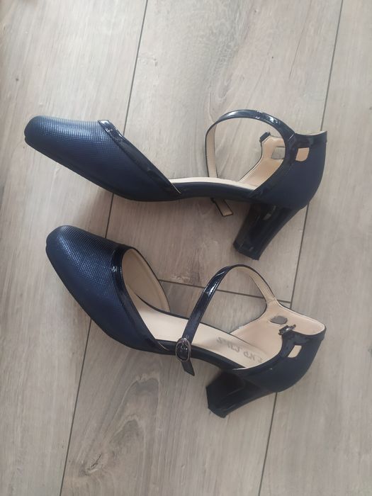 Sprzedam buty na obcasie