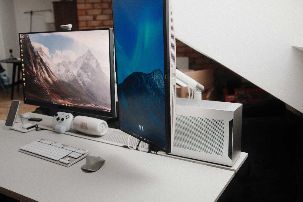 SFF MINI PC | Ryzen 7950X3D | RTX 4080 Super | 64GB | 4TB