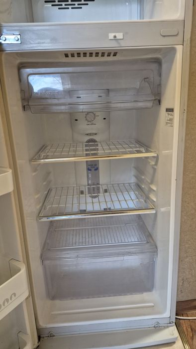 холодильник lg gr 372svf no frost 170см
Бу, працює

В гарному стані, є