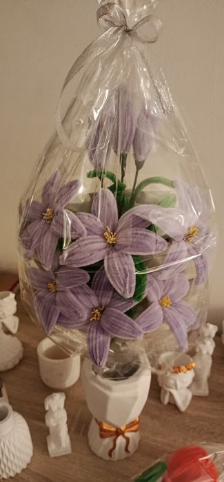 Bukiet lilii dekoracyjnych – ręcznie robiony 9 kwiatów .