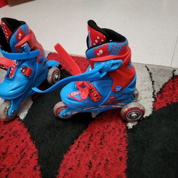 Patins de criança mais capacete e protecao