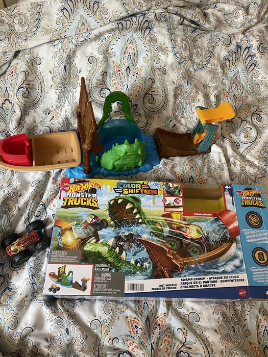 Ігровий набір Hot Wheels Monster Trucks Полювання крокодила