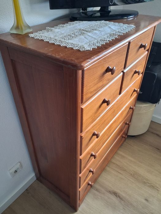 Comoda de quarto e espelho  muito bonito