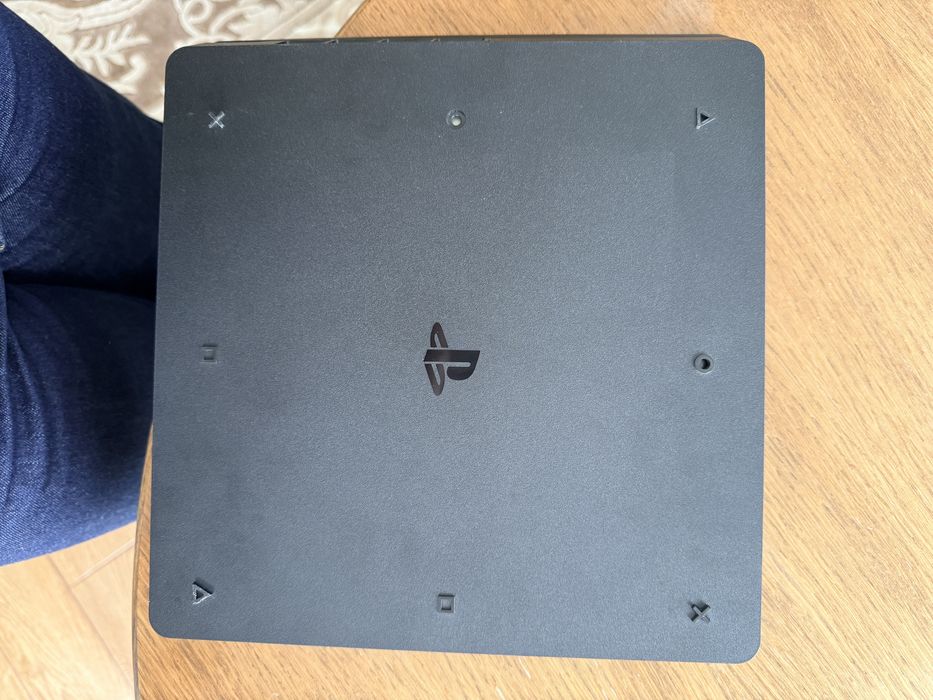 PS 4 (1TB) Sony Slim + 2 джойстики