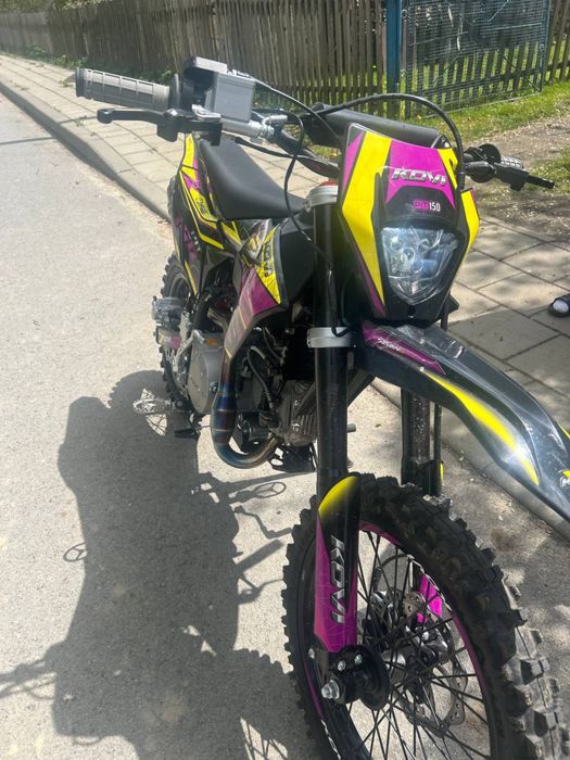 продається мотоцик в гарному стані власник дівчина