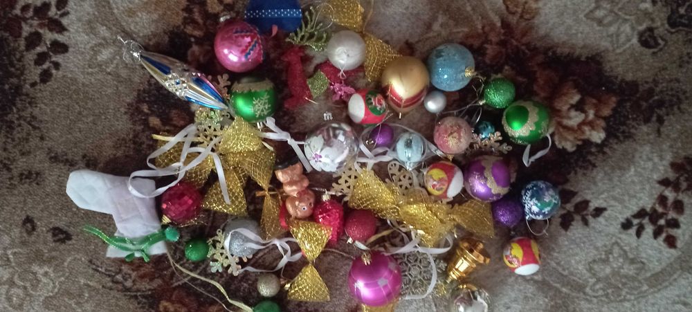 Елочные игрушки  современные