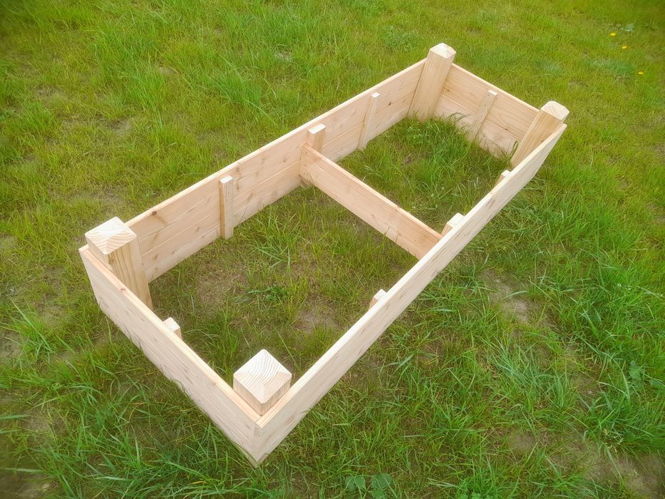 Nagrobek tymczasowy, obudowa grobu modrzewiowy