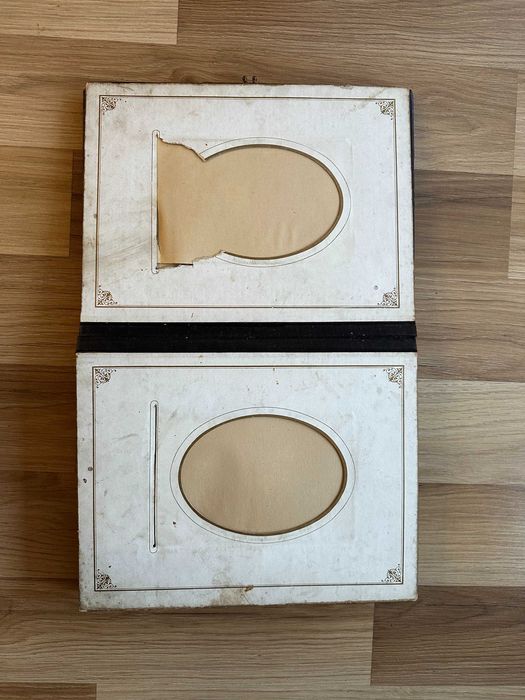 Dawny kolekcjonerski album na zdjęcia. Oprawa ze skóry.