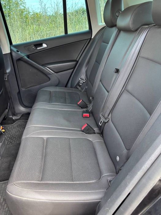 Volkswagen Tiguan SE 2013 Black 2.0L