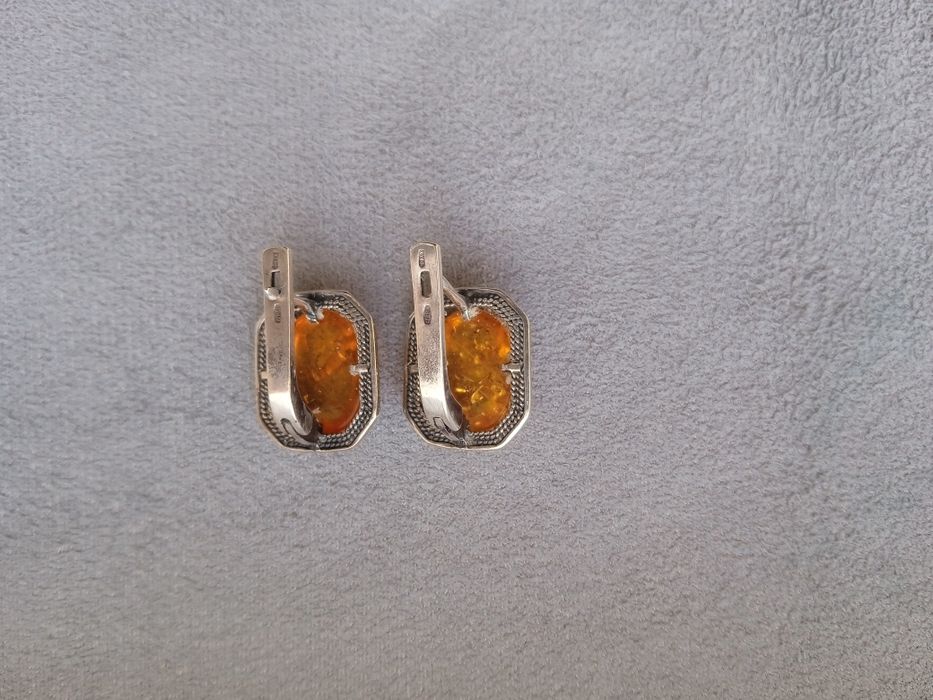 Серебряные серьги с янтарными вставками