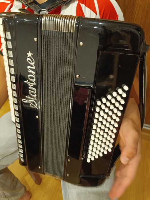 Acordeão 72 baixos  Startone Iniciante