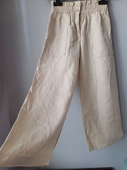 Kremowe spodnie kuloty dla dziewczynki