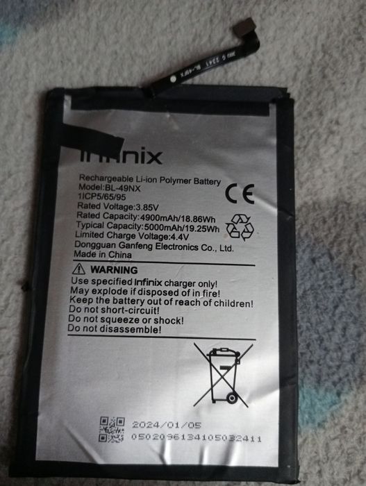Bateriq  telefonu  infinix na zdjęciu do dwóch modeli