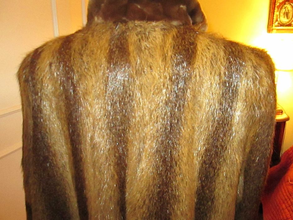 Casaco comprido de senhora em peles  verdadeiras de alta qualidade